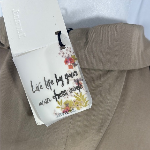 Levand Classic Women’s Tan Trench Coat - Picture 6 of 9